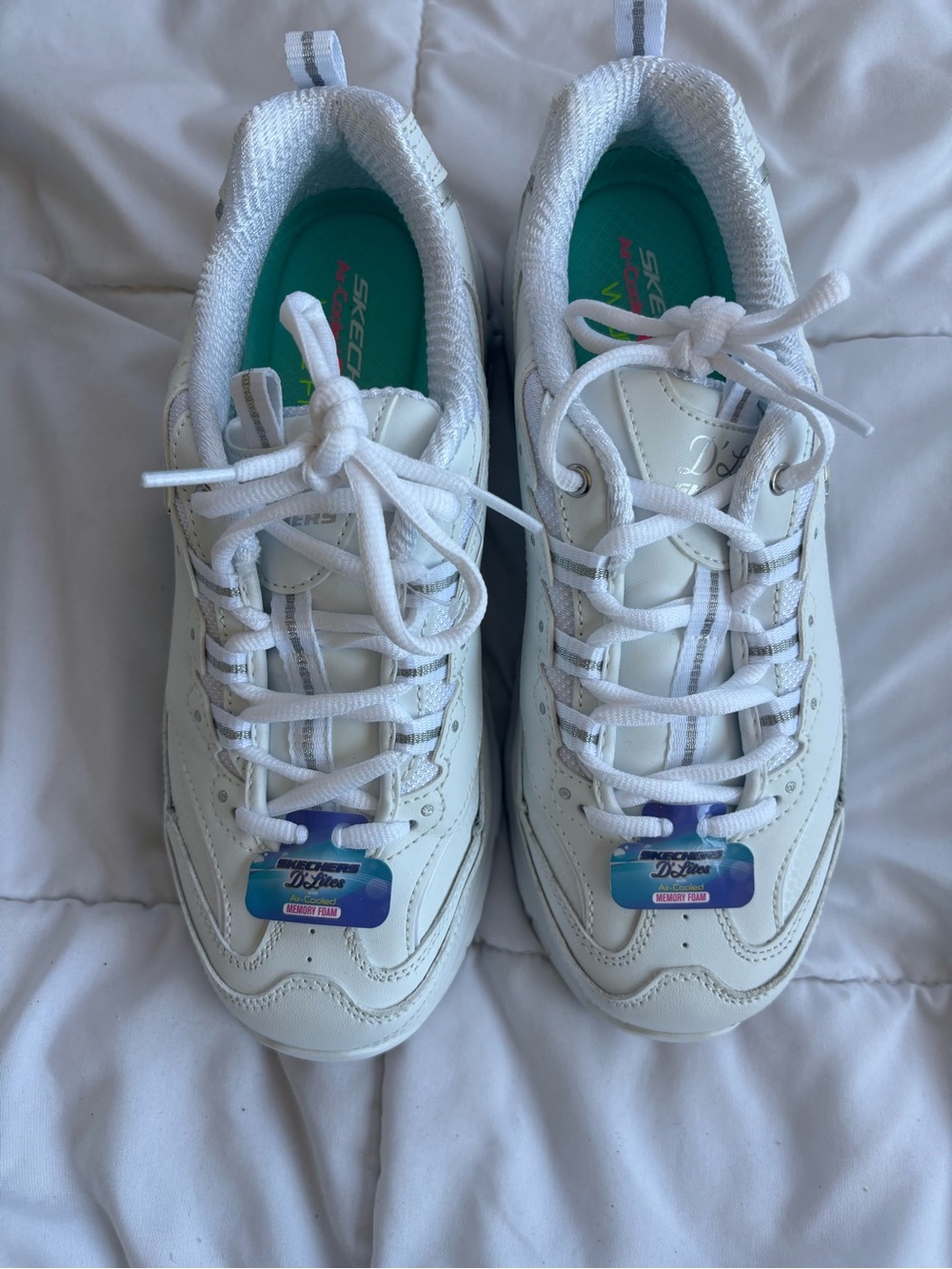 Skechers D'Lites Fresh Start White Silver Wide Fit Sneakers Womens 7.5 NWB